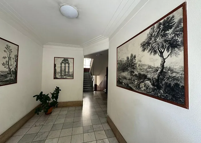 Vintage Charm In Aurelio Apartment